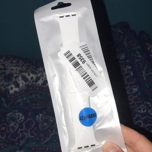 White Apple Watch band, 42/44 mm.